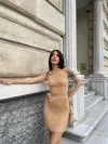 Κομψό γυναικείο σετ με διακόσμηση τριαντάφυλλο σε μπεζ χρώμα - 3119